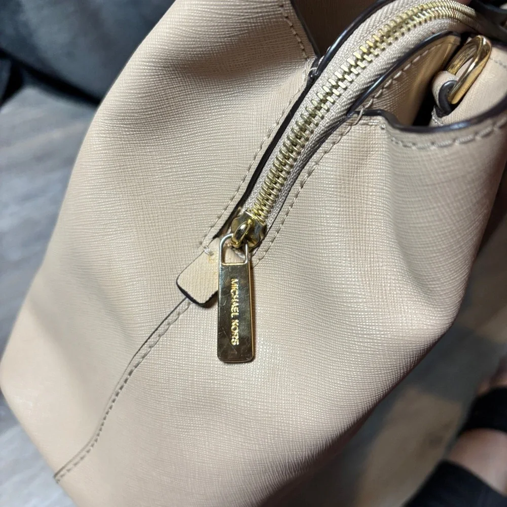 Michael Kors‎ Beige Saffiano Leather Satchel Handbag Gold Hardware Neutral Tote